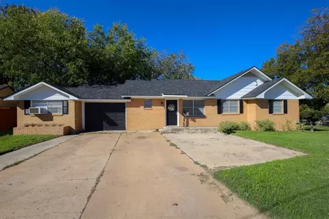 2621 Vine St, Brownwood, TX 76801