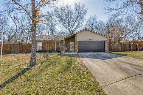 1332 Mercedes St, Benbrook, TX 76126