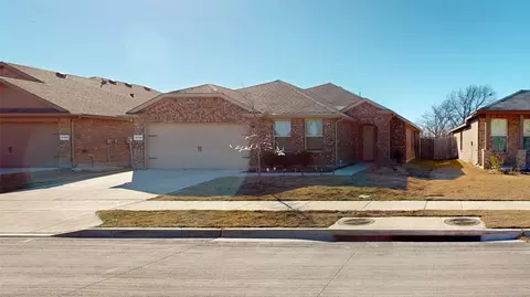 9109 High Stirrup Ln, Fort Worth, TX 76131