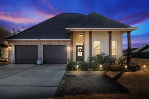 457 Mangrove Ln, Bossier City, LA 71111
