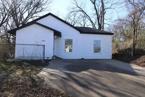 908 W Elm St, Denison, TX 75020