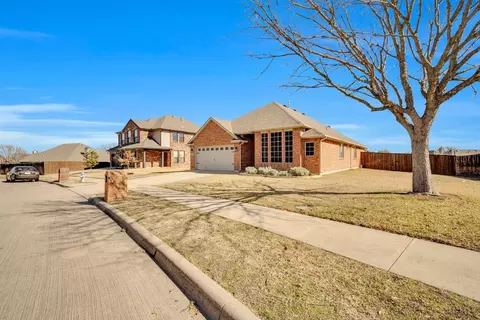 6820 Woodcrest Ln, Sachse, TX 75048