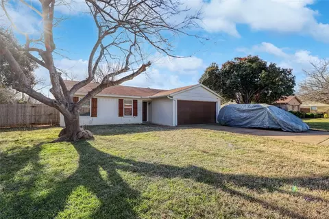 7349 Woodbridge Dr, Forest Hill, TX 76140