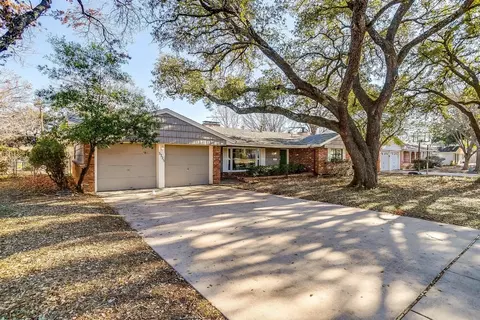 5725 Wharton Dr, Fort Worth, TX 76133