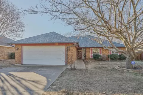 2134 Turf Club Dr, Arlington, TX 76018