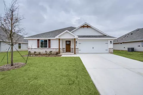 4207 Kristoff Ln, Sanger, TX 76266