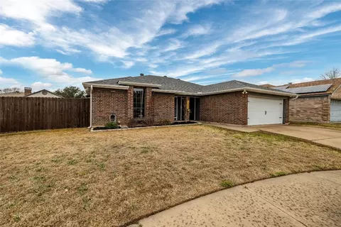 7753 Crestview Ct, Watauga, TX 76148