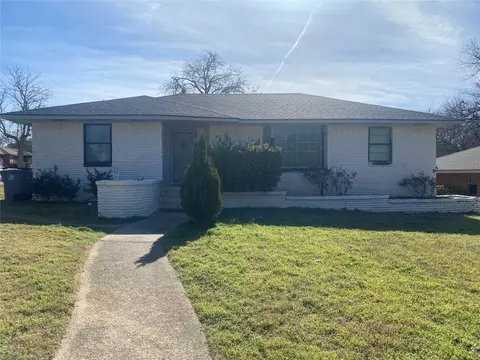 320 Woodlark Trl, Dallas, TX 75241