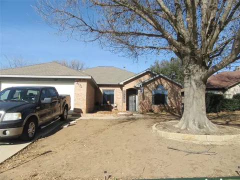3209 Athens Dr, Corinth, TX 76210