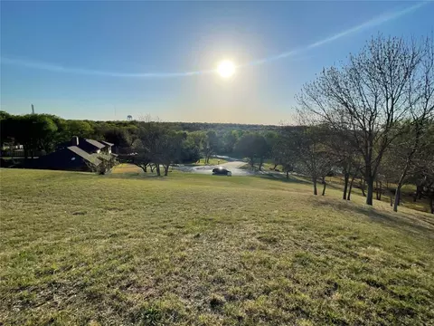 900 Doral Dr, Fort Worth, TX 76112