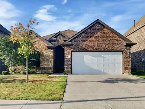 8864 Devonshire Dr, Fort Worth, TX 76131