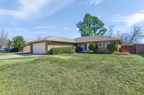 2706 Venture Cir, Denison, TX 75020