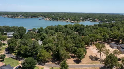 144 Hilton Head Island Dr, Mabank, TX 75156