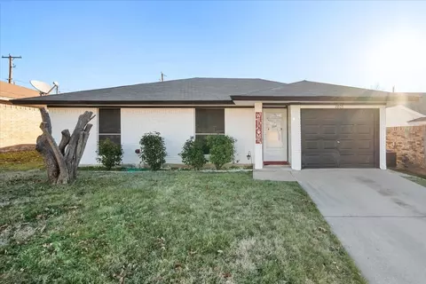 2805 Carten St, Fort Worth, TX 76112