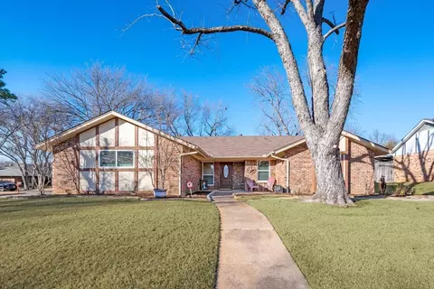 2940 Brookshire Dr, Grapevine, TX 76051