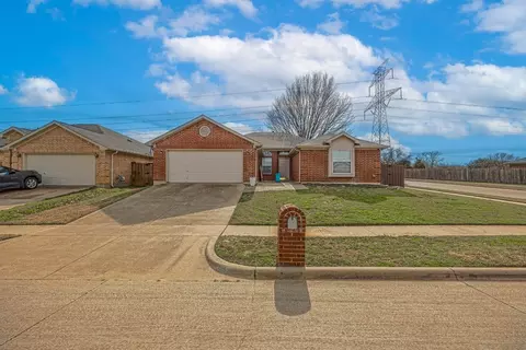 2210 Green Mere Dr, Arlington, TX 76001