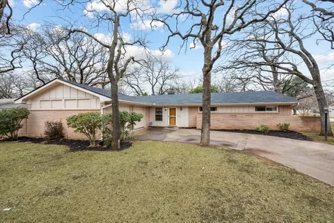 520 W Pleasantview Dr, Hurst, TX 76054