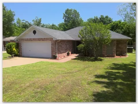 107 Thomas St, Joshua, TX 76058