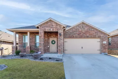 8217 Muddy Creek Dr, Fort Worth, TX 76131