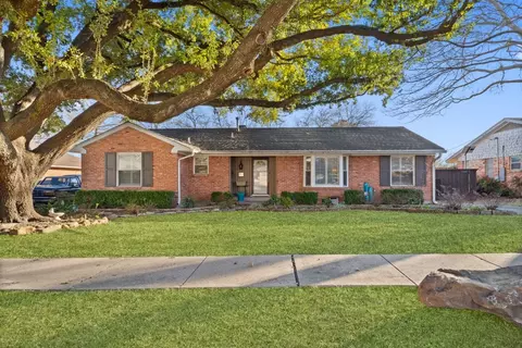 718 Peach Tree Ln, Garland, TX 75041