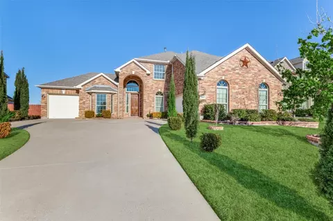 2240 Snowy Owl St, Grand Prairie, TX 75052