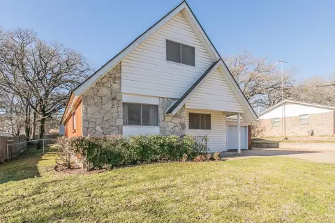 1032 Ferndale Ave, Azle, TX 76020