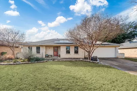 5521 Wood View St, North Richland Hills, TX 76180