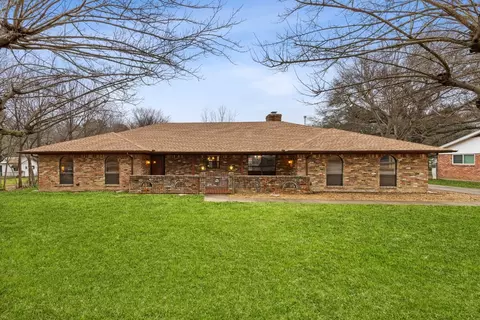 706 9th St, Terrell, TX 75160