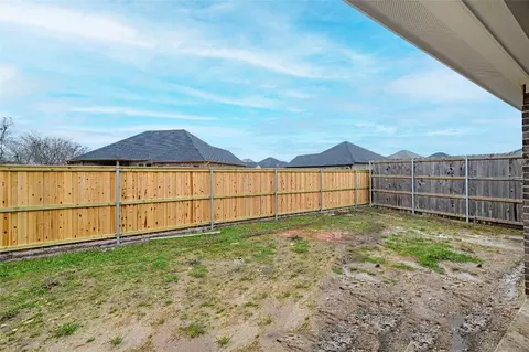 109 E Bexar St, Mabank, TX 75147 photo 4