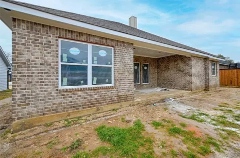 109 E Bexar St, Mabank, TX 75147 photo 3