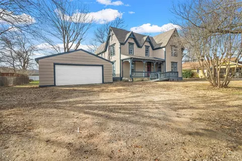 718 E Main St, Whitesboro, TX 76273