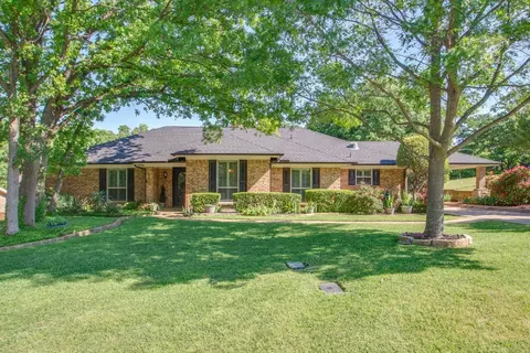 2801 Burlwood Dr, Arlington, TX 76016
