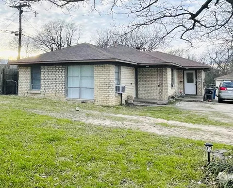 4415 Hilltop St, Dallas, TX 75227