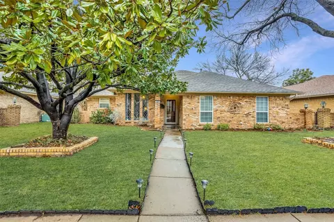 525 Kingsbridge Dr, Garland, TX 75040