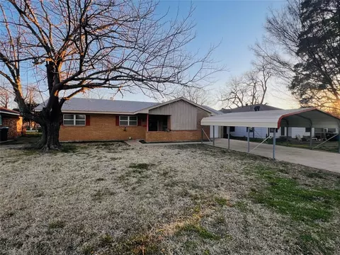 1310 W Shepherd St, Denison, TX 75020