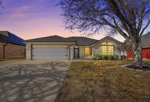 125 Sunny Meadows Dr, Burleson, TX 76028