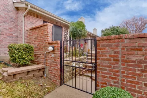 929 Rock Creek St, Benbrook, TX 76126
