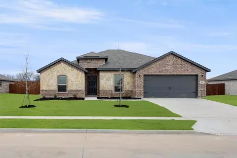 425 Basalt Dr, Azle, TX 76020