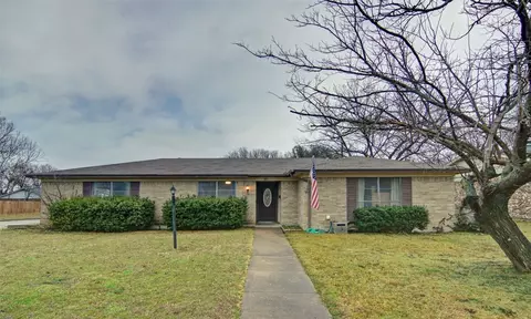 301 SE Gardens Blvd, Burleson, TX 76028