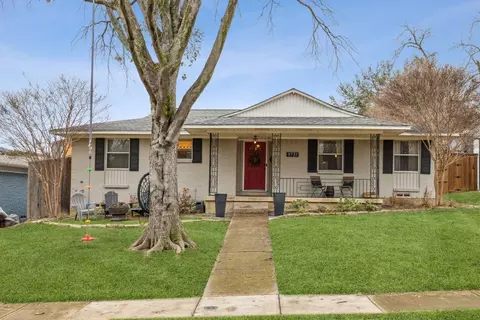 9731 Queenswood Ln, Dallas, TX 75238