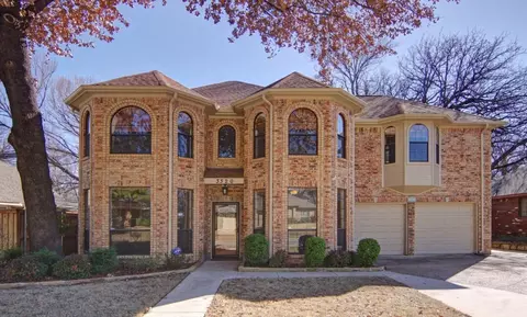3320 Paint Brush Ln, Bedford, TX 76021