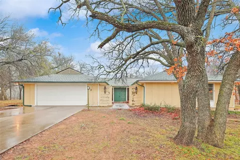319 Lakeview Dr, Runaway Bay, TX 76426