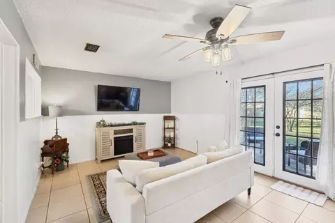 708 E Roewe St, Pilot Point, TX 76258 photo 9