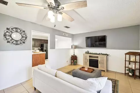 708 E Roewe St, Pilot Point, TX 76258 photo 11