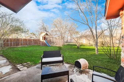 708 E Roewe St, Pilot Point, TX 76258 photo 23