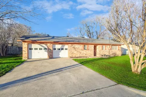 708 E Roewe St, Pilot Point, TX 76258