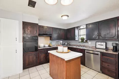 708 E Roewe St, Pilot Point, TX 76258 photo 13