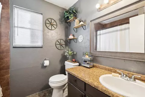 708 E Roewe St, Pilot Point, TX 76258 photo 22
