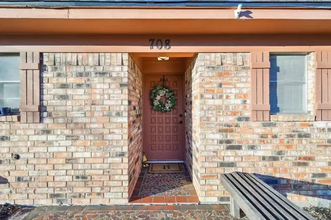 708 E Roewe St, Pilot Point, TX 76258 photo 4