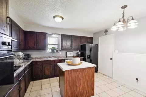 708 E Roewe St, Pilot Point, TX 76258 photo 12